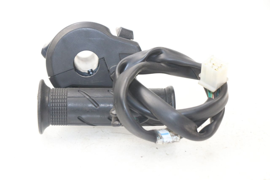 photo de COMMODO DROIT HONDA PCX (JF47) 125 (2012 - 2013)