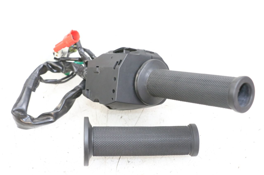 photo de COMMODO DROIT HUSQVARNA SVARTPILEN 401 (2018 - 2023) - Détail de la pièce