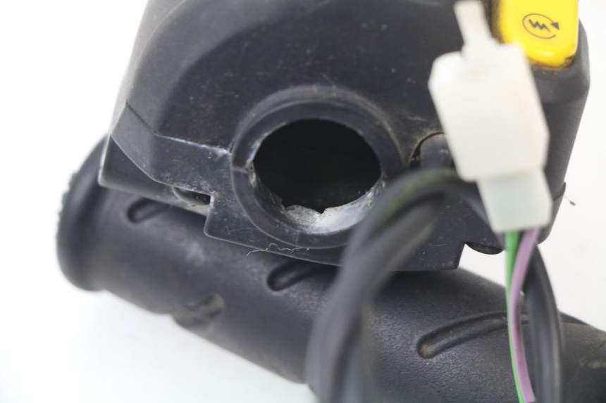 photo de COMMODO DROIT PEUGEOT JET FORCE CARBU 50 (2003 - 2016)