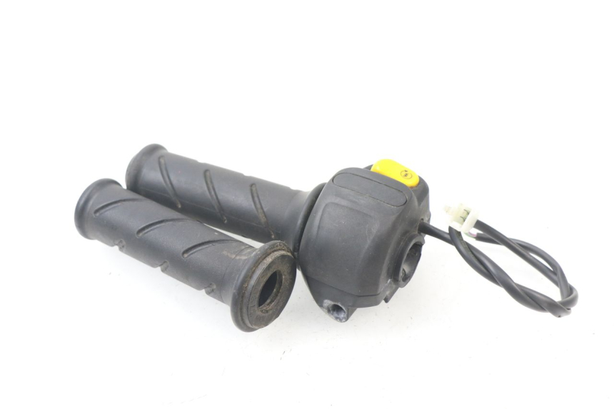 photo de COMMODO DROIT PEUGEOT JET FORCE CARBU 50 (2003 - 2016)