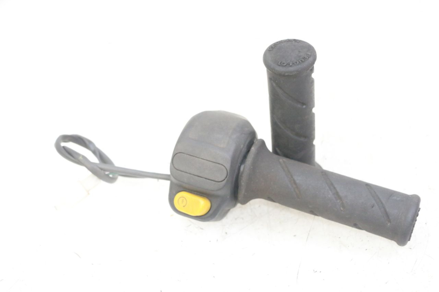 photo de COMMODO DROIT PEUGEOT JET FORCE CARBU 50 (2003 - 2016)