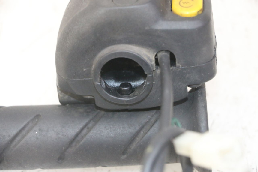 photo de COMMODO DROIT PEUGEOT JET FORCE CARBU 50 (2003 - 2016)