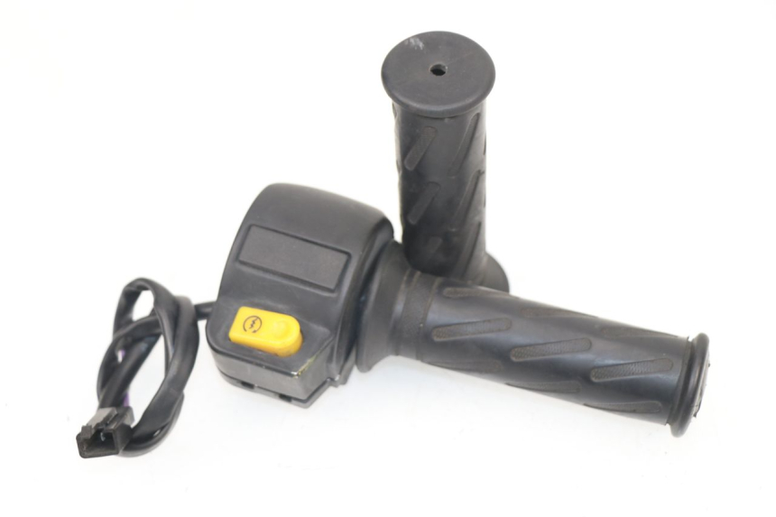 photo de COMMODO DROIT PEUGEOT KISBEE 2T 50 (2010 - 2017)