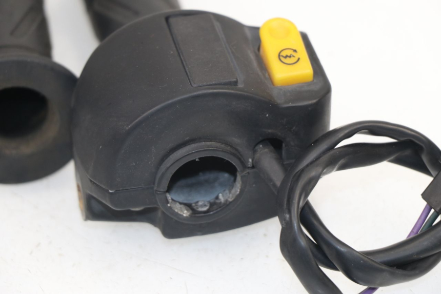 photo de COMMODO DROIT PEUGEOT KISBEE 2T 50 (2010 - 2017)