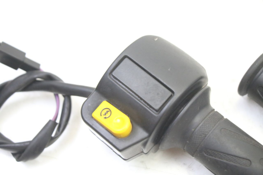 photo de COMMODO DROIT PEUGEOT KISBEE 2T 50 (2010 - 2017)