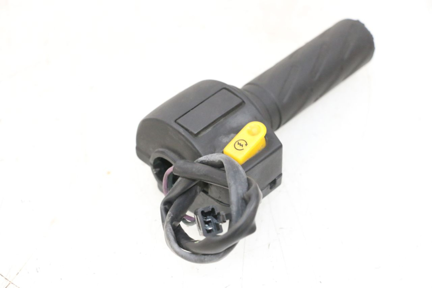 photo de COMMODO DROIT PEUGEOT KISBEE 2T 50 (2010 - 2017) - Détail de la pièce