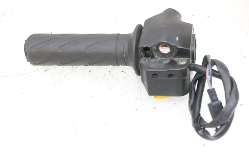 photo de COMMODO DROIT PEUGEOT KISBEE 2T 50 (2010 - 2017) - Zoom état d’usage