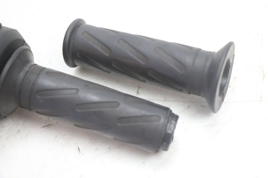photo de COMMODO DROIT PEUGEOT KISBEE 2T 50 (2010 - 2017) - Zoom état d’usage