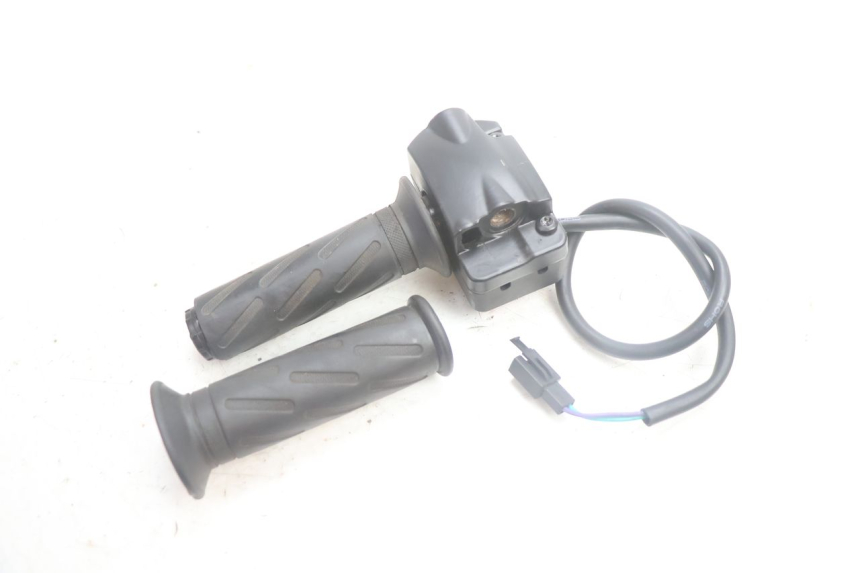 photo de COMMODO DROIT PEUGEOT KISBEE 2T 50 (2010 - 2017) - Vue d’ensemble