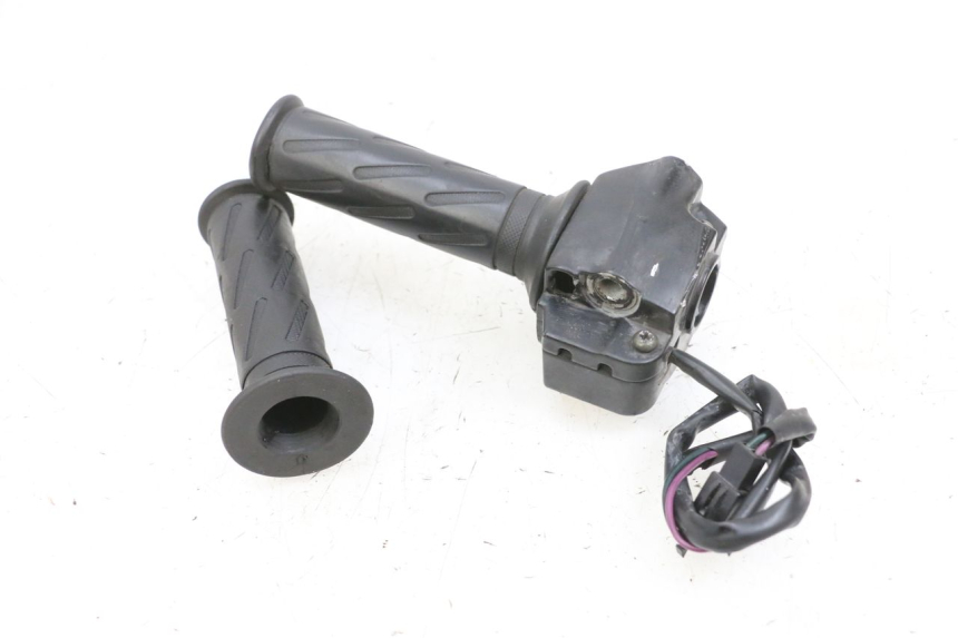 photo de COMMODO DROIT PEUGEOT KISBEE 4T 50 (2010 - 2017)