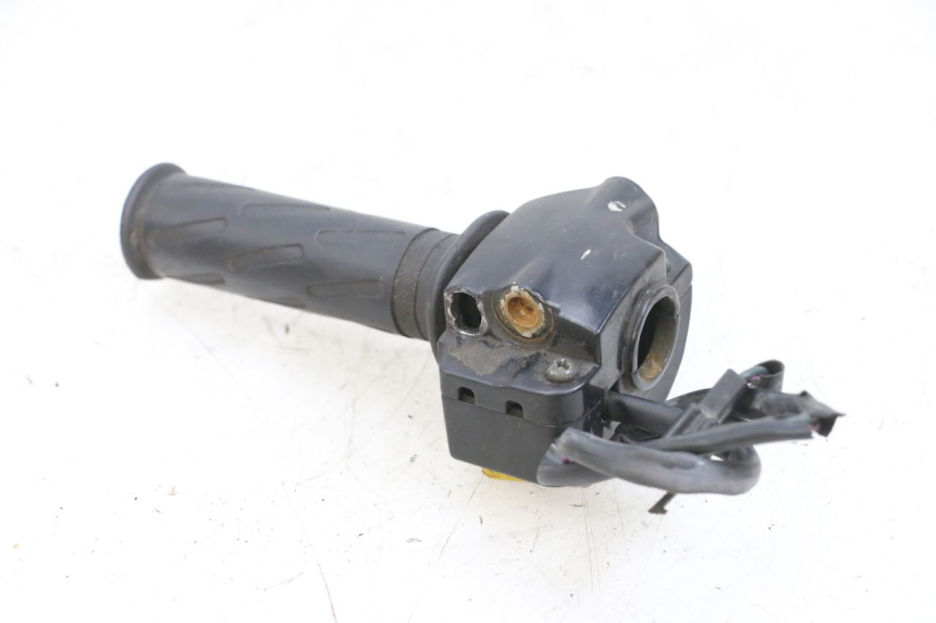 photo de COMMODO DROIT PEUGEOT KISBEE 4T 50 (2010 - 2017) - Gros plan technique