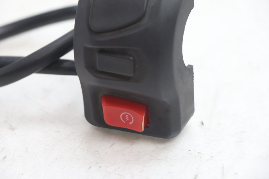 photo de COMMODO DROIT PEUGEOT KISBEE 4T 50 (2018 - 2022) - Détail de la pièce