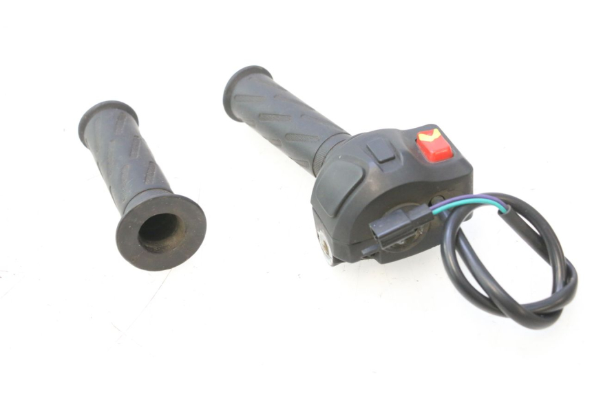 photo de COMMODO DROIT PEUGEOT KISBEE 4T 50 (2023 - 2026) - Points de fixation