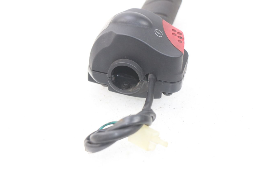 photo de COMMODO DROIT PEUGEOT LUDIX 50 (2008 - 2017)