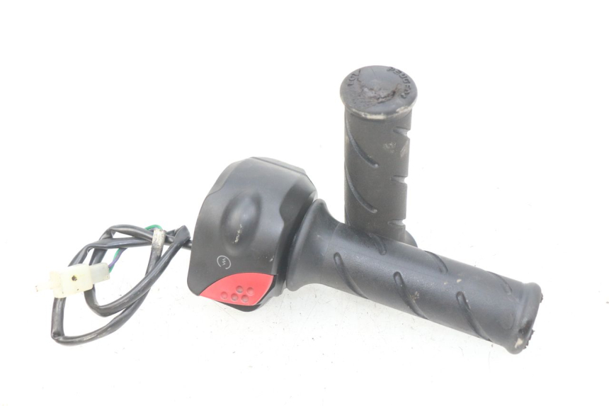 photo de COMMODO DROIT PEUGEOT LUDIX 50 (2008 - 2017)