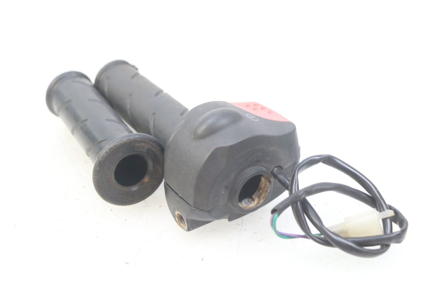 photo de COMMODO DROIT PEUGEOT LUDIX 50 (2008 - 2017)