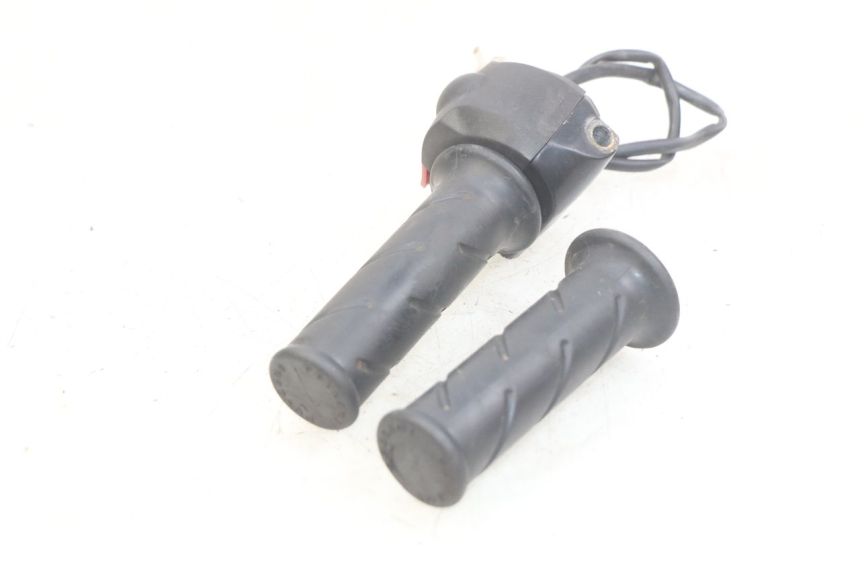 photo de COMMODO DROIT PEUGEOT LUDIX 50 (2005 - 2007)