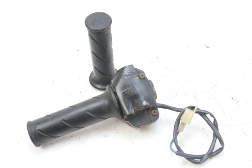 photo de COMMODO DROIT PEUGEOT LUDIX 50 (2008 - 2017)