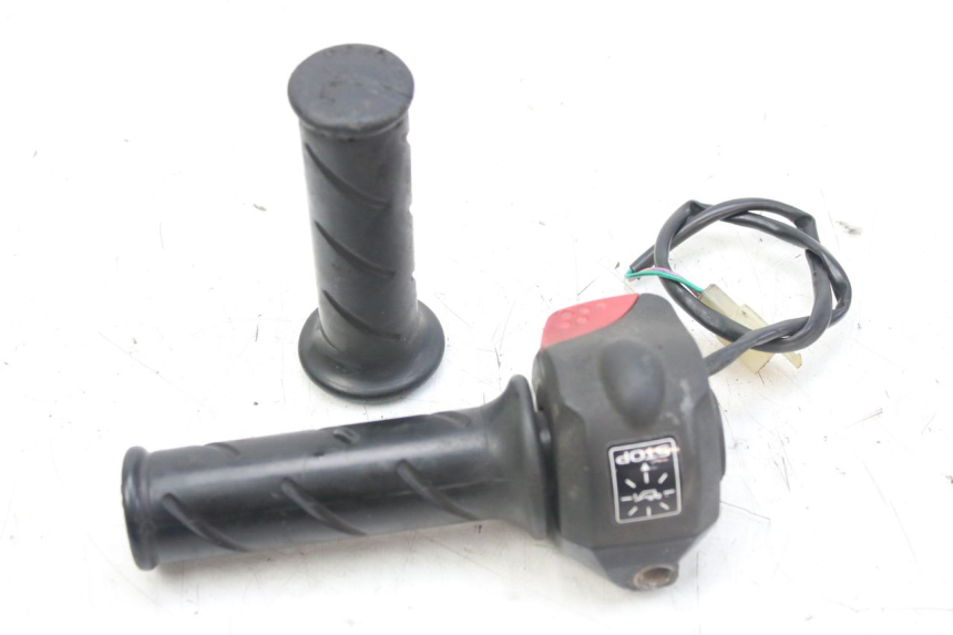 photo de COMMODO DROIT PEUGEOT LUDIX 50 (2008 - 2017)