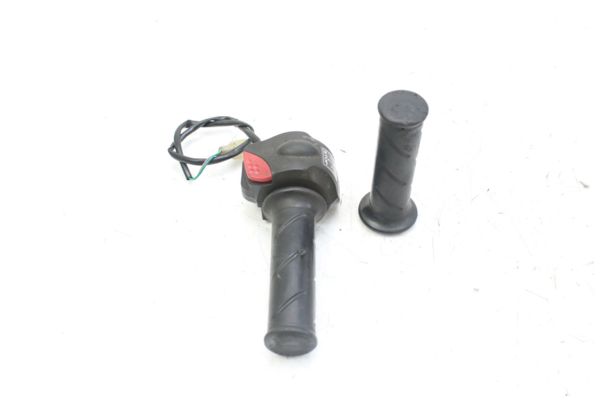 photo de COMMODO DROIT PEUGEOT LUDIX 50 (2008 - 2017)