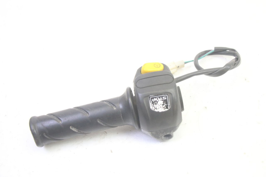 photo de COMMODO DROIT PEUGEOT LUDIX 50 (2008 - 2017) - Gros plan technique