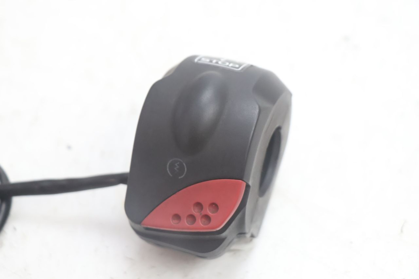 photo de COMMODO DROIT PEUGEOT LUDIX 50 (2005 - 2007) - Détail de la pièce