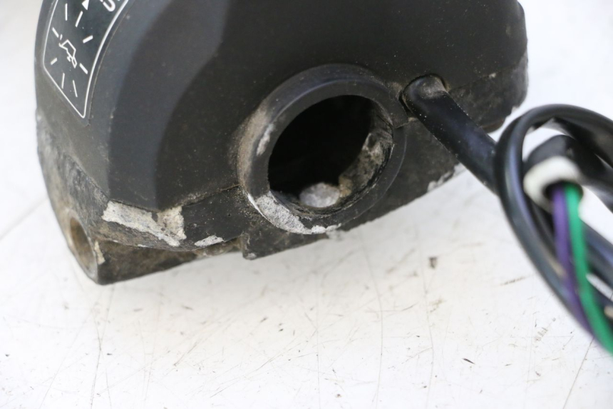 photo de COMMODO DROIT PEUGEOT LUDIX ONE 50 (2004 - 2013) - État de surface