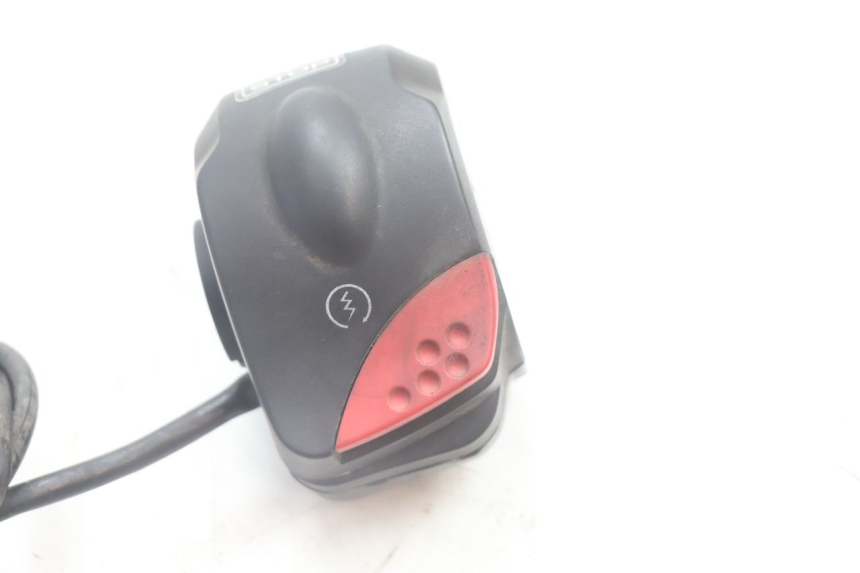 photo de COMMODO DROIT PEUGEOT LUDIX PRO 2T 50 (2010 - 2017) - Détail de la pièce