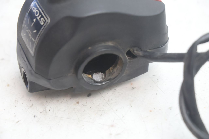photo de COMMODO DROIT PEUGEOT LUDIX PRO 2T 50 (2010 - 2017) - Vue d’ensemble