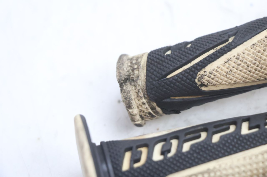 photo de COMMODO DROIT PEUGEOT LUDIX SNAKE 2T 50 (2004 - 2014) - Vue d’ensemble