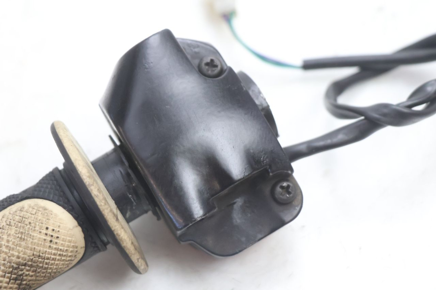 photo de COMMODO DROIT PEUGEOT LUDIX SNAKE 2T 50 (2004 - 2014) - État de surface