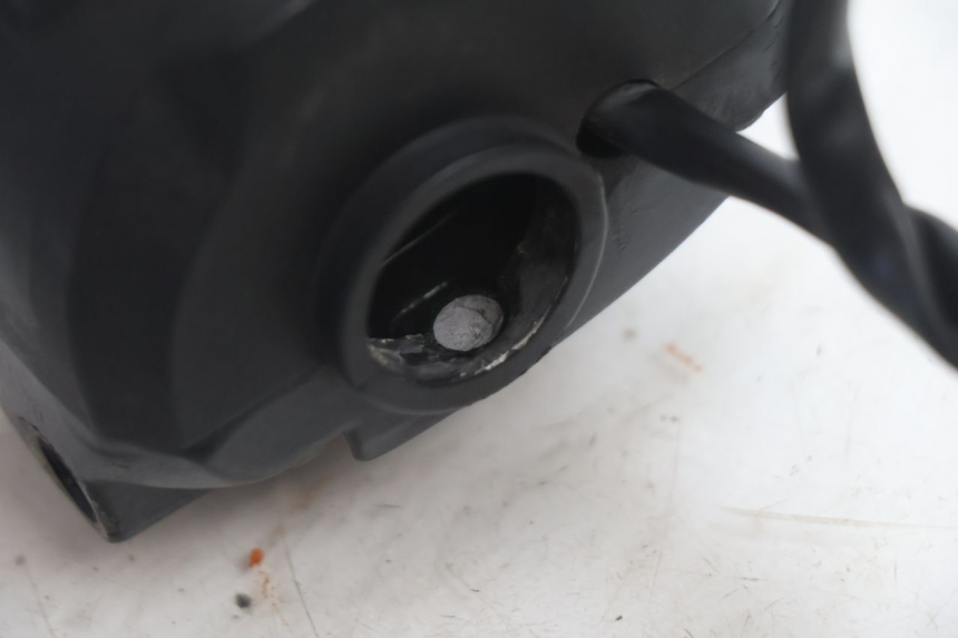 photo de COMMODO DROIT PEUGEOT LUDIX SNAKE 2T 50 (2004 - 2014) - Marquages et références