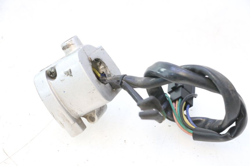 photo de COMMODO DROIT SYM MIO 50 (2005 - 2010) - Points de fixation