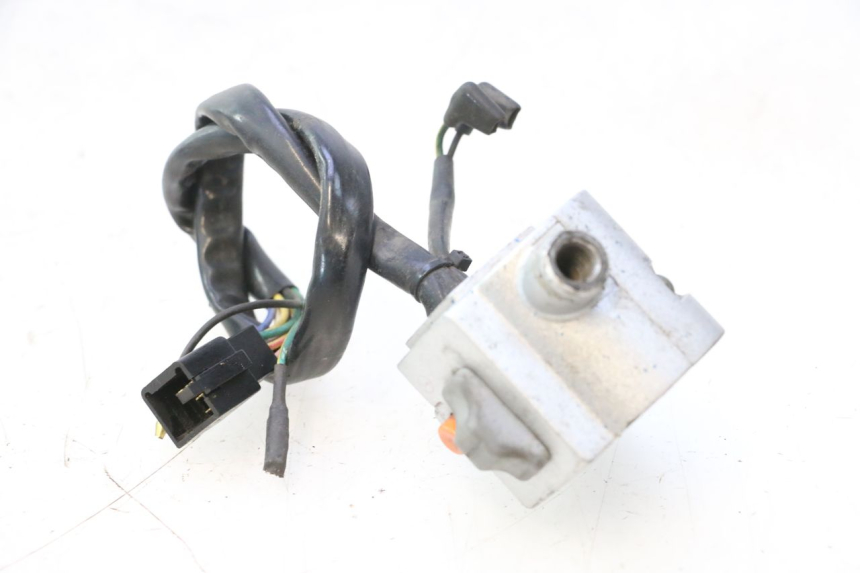photo de COMMODO DROIT SYM MIO 50 (2005 - 2010) - Marquages et références