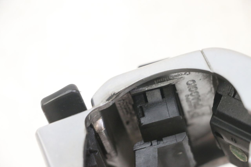 photo de COMMODO DROIT PIAGGIO MP3 LT 400 (2007 - 2012)