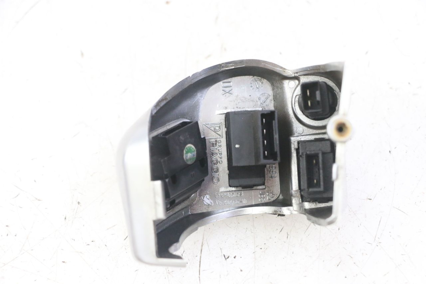 photo de COMMODO DROIT PIAGGIO MP3 LT 400 (2007 - 2012)