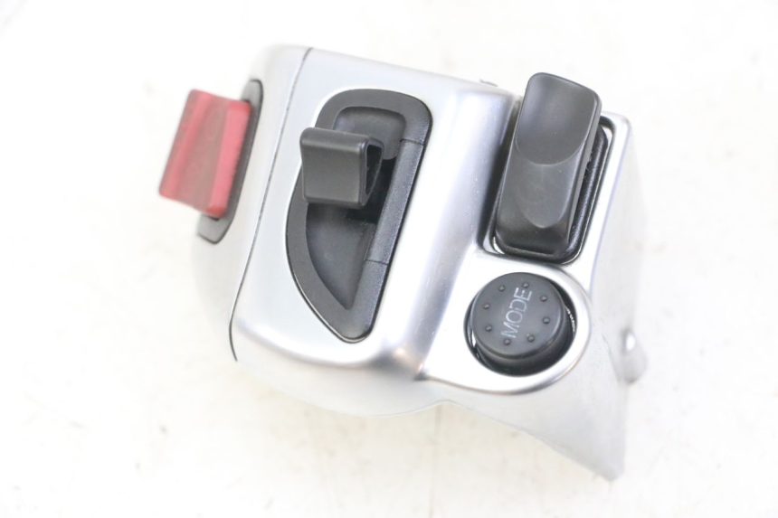 photo de COMMODO DROIT PIAGGIO MP3 LT 400 (2007 - 2012)