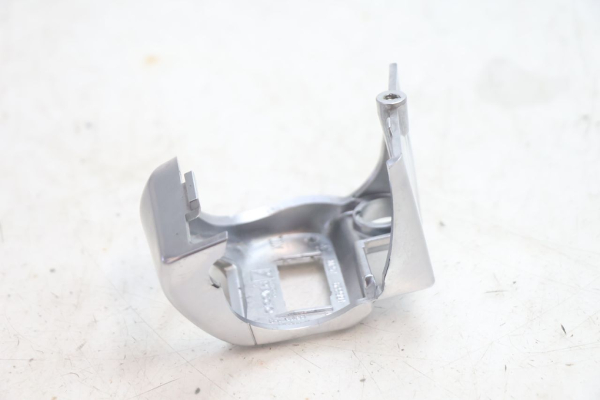 photo de COMMODO DROIT PIAGGIO MP3 125 (2006 - 2014) - Points de fixation