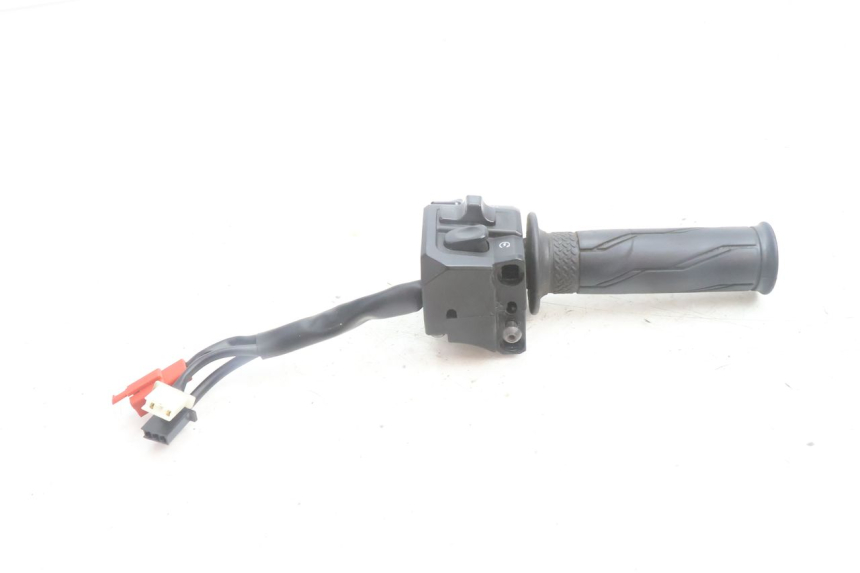 photo de COMMODO DROIT YAMAHA N-MAX NMAX 125 (2021 - 2024) - Vue d’ensemble