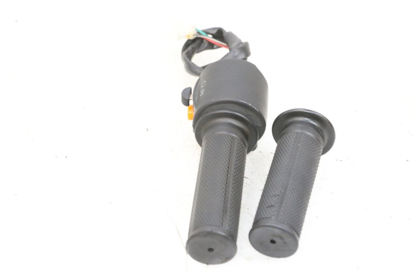 photo de COMMODO DROIT JM MOTORS OLDIES 4T 50 (2010 - 2020) - Points de fixation