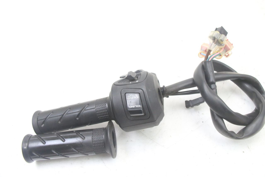 photo de COMMODO DROIT HONDA PCX (JF57/JF64) 125 (2014 - 2018) - Autre angle de vue