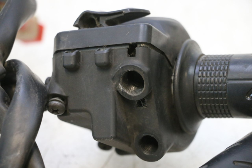 photo de COMMODO DROIT HONDA PCX (JF57/JF64) 125 (2014 - 2018) - État de surface