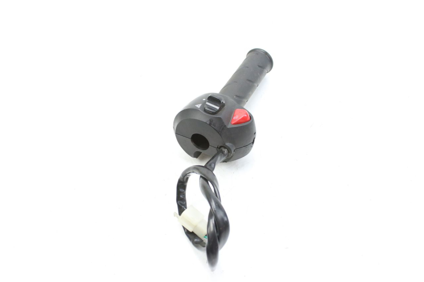 photo de COMMODO DROIT PEUGEOT CITYSTAR 125 (2011 - 2017)