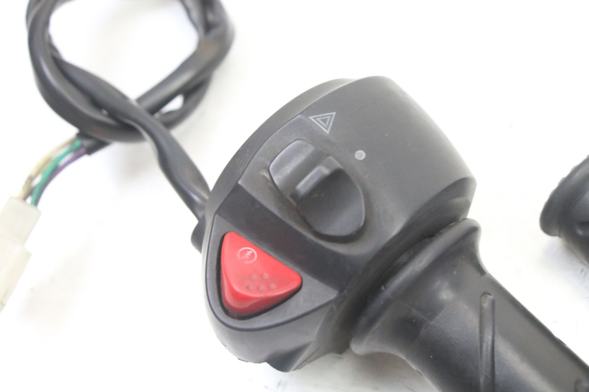 photo de COMMODO DROIT PEUGEOT CITYSTAR 125 (2011 - 2017)