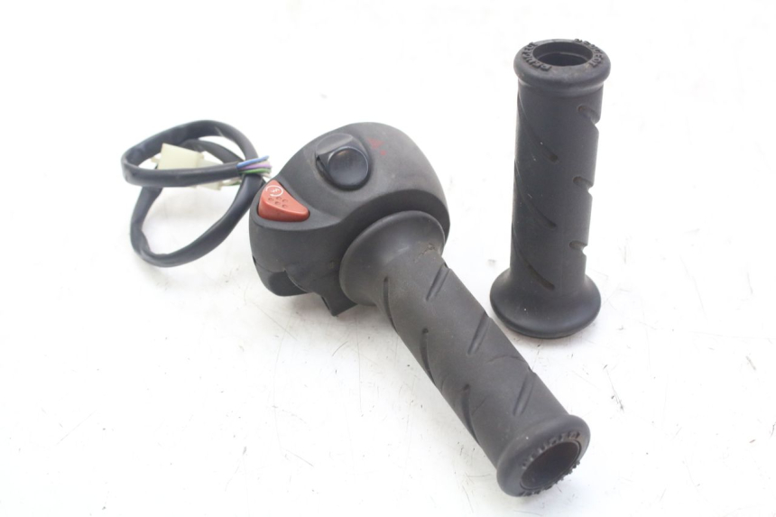 photo de COMMODO DROIT PEUGEOT GEOPOLIS RS 125 (2007 - 2009)