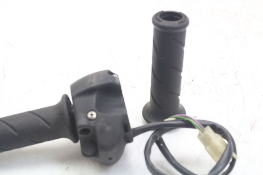 photo de COMMODO DROIT PEUGEOT GEOPOLIS RS 125 (2007 - 2009)
