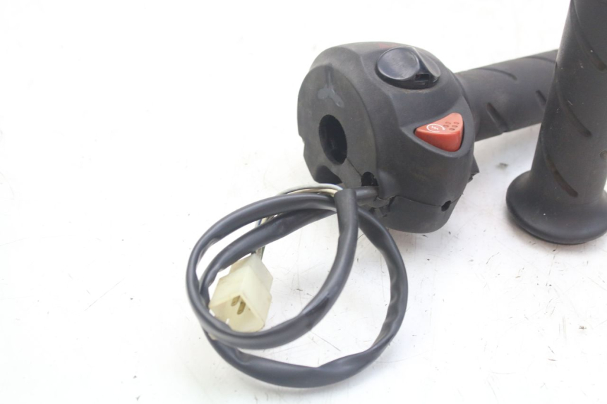 photo de COMMODO DROIT PEUGEOT GEOPOLIS RS 125 (2007 - 2009)