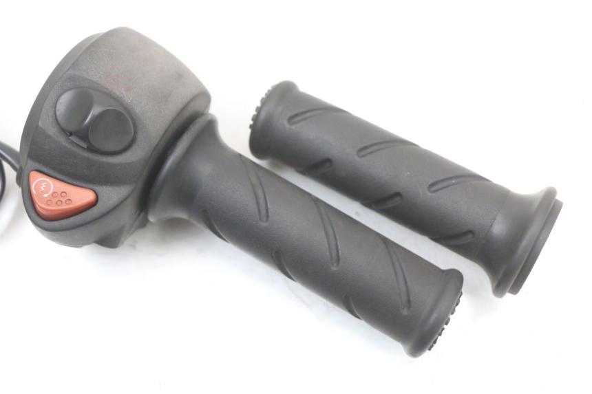 photo de COMMODO DROIT PEUGEOT GEOPOLIS RS 125 (2007 - 2009)
