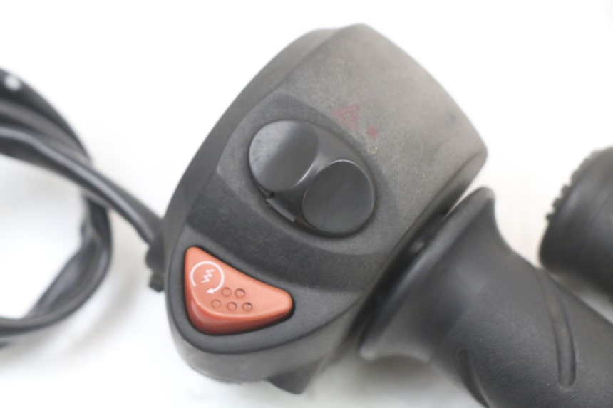 photo de COMMODO DROIT PEUGEOT GEOPOLIS RS 125 (2007 - 2009)