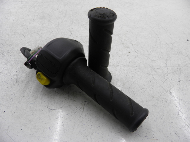 photo de COMMODO DROIT PEUGEOT LUDIX 50 (2008 - 2017)